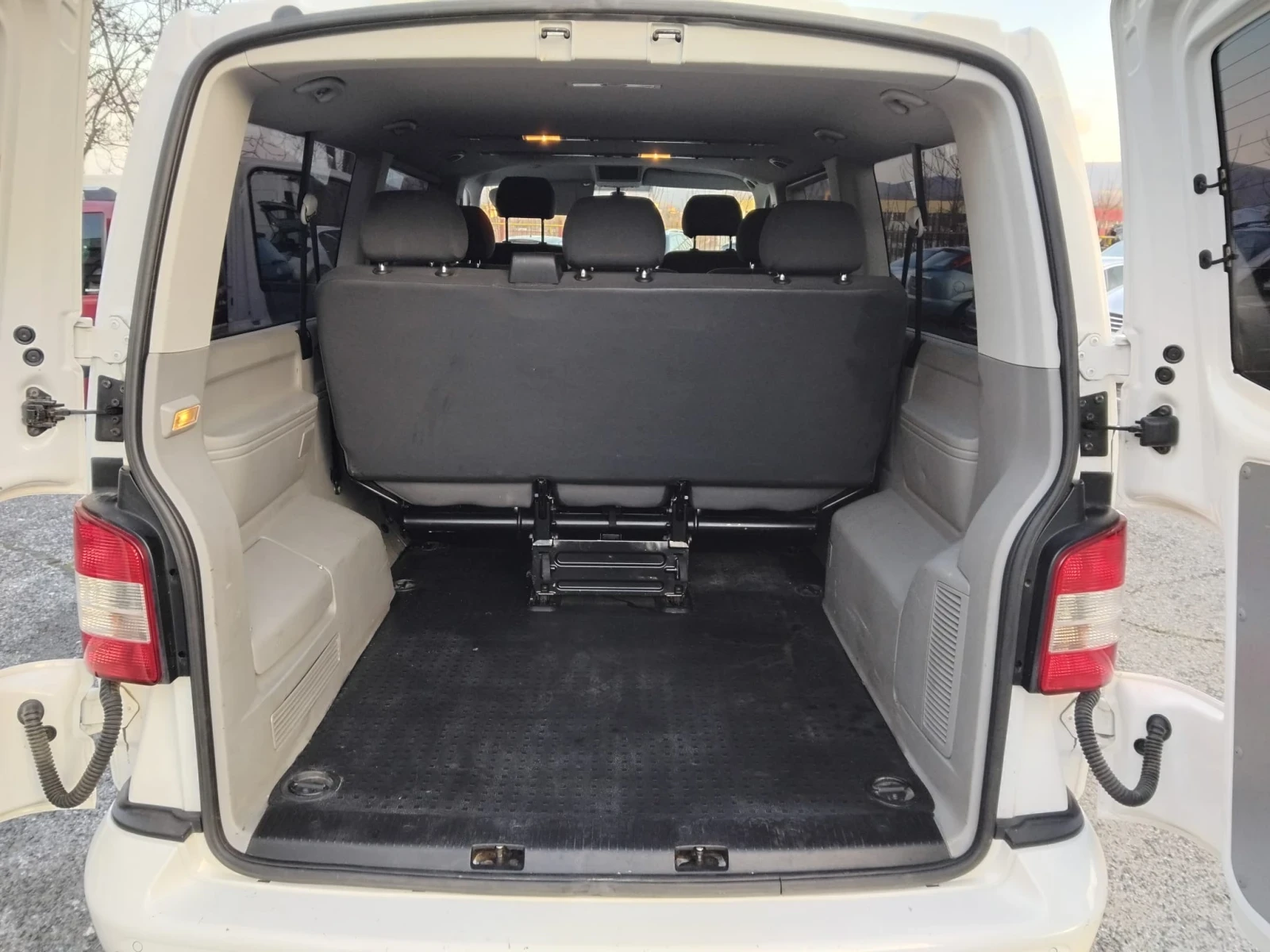 VW Caravelle 2.0TDI, 180��, 7+ 1 | Mobile.bg � ����������� 12
