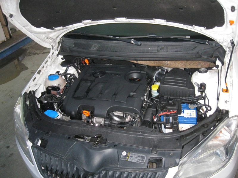 Skoda Fabia 1.6 tdi 90 кс, снимка 9 - Автомобили и джипове - 52237888