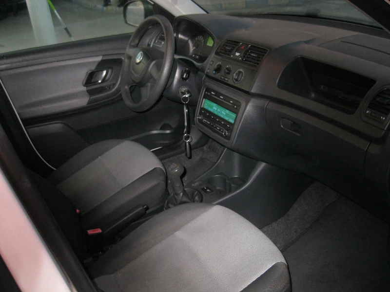 Skoda Fabia 1.6 tdi 90 кс, снимка 11 - Автомобили и джипове - 52237888