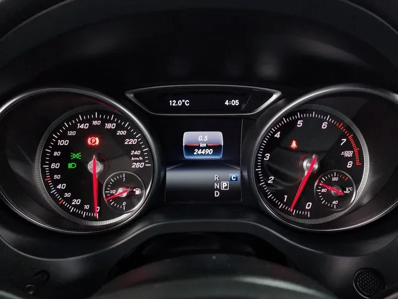 Mercedes-Benz CLA 2.5, снимка 8 - Автомобили и джипове - 54287845