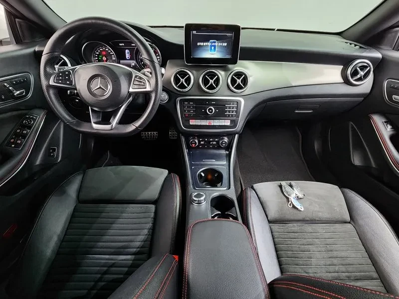 Mercedes-Benz CLA 2.5, снимка 7 - Автомобили и джипове - 54287845