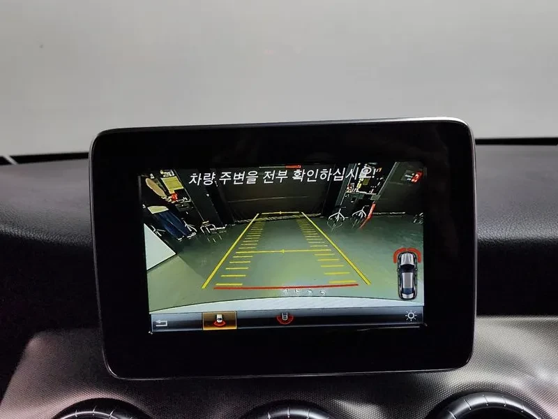 Mercedes-Benz CLA 2.5, снимка 15 - Автомобили и джипове - 54287845