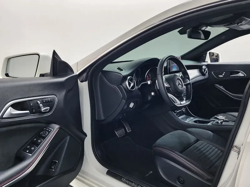Mercedes-Benz CLA 2.5, снимка 10 - Автомобили и джипове - 54287845