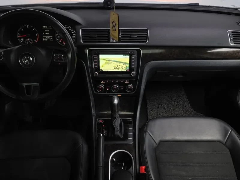 VW Passat 2.0 TDI, снимка 7 - Автомобили и джипове - 54298571