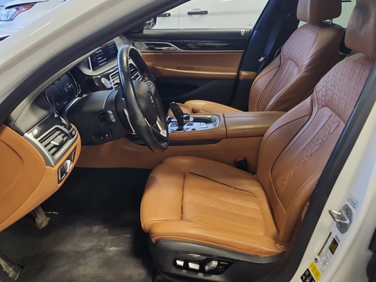 BMW 750 CARFAX* АВТОФИНАНСИРАНЕ БЕЗ ПЪРВОНАЧАЛНА ВНОСКА - изображение 5