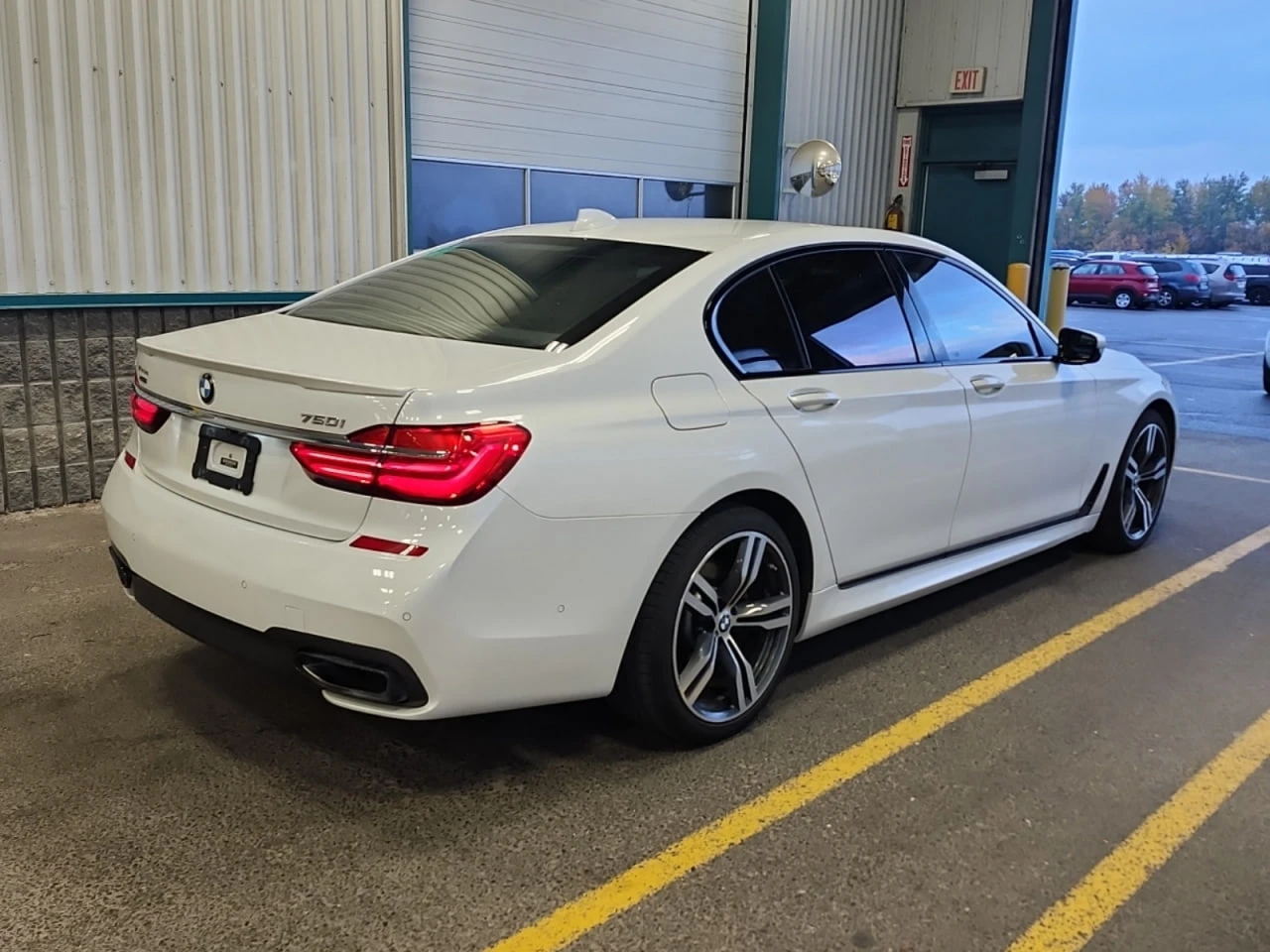 BMW 750 CARFAX* АВТОФИНАНСИРАНЕ БЕЗ ПЪРВОНАЧАЛНА ВНОСКА - изображение 3