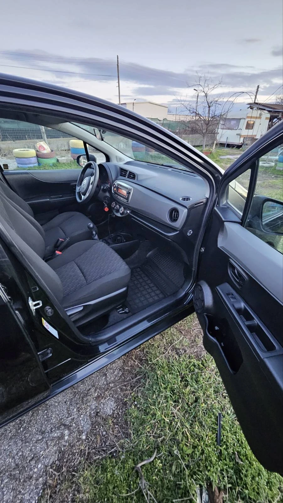 Toyota Yaris 1.0  VVTI  69кс - изображение 6