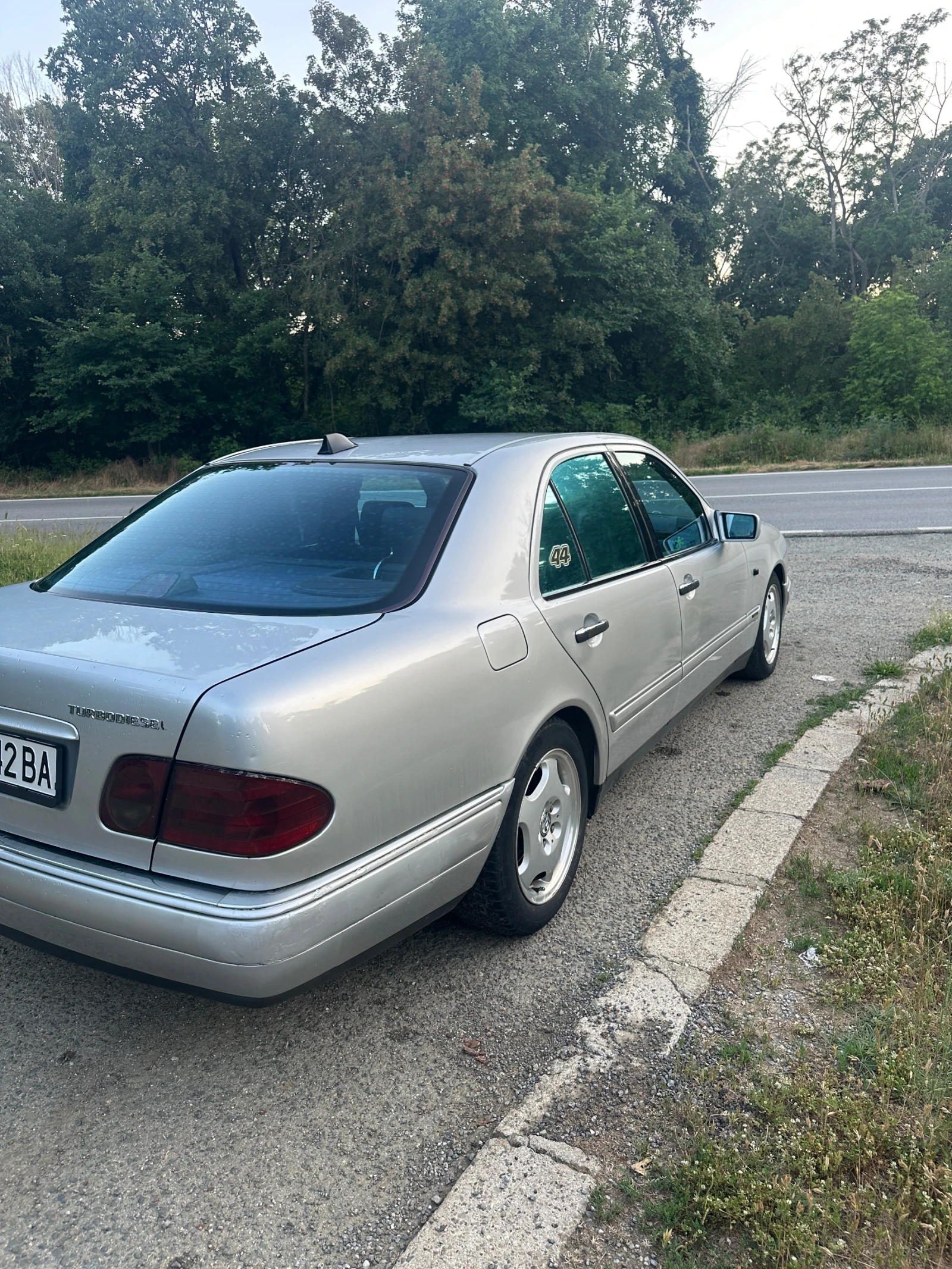 Mercedes-Benz E 250 W210 2.5 TD, снимка 5 - Автомобили и джипове - 54858237
