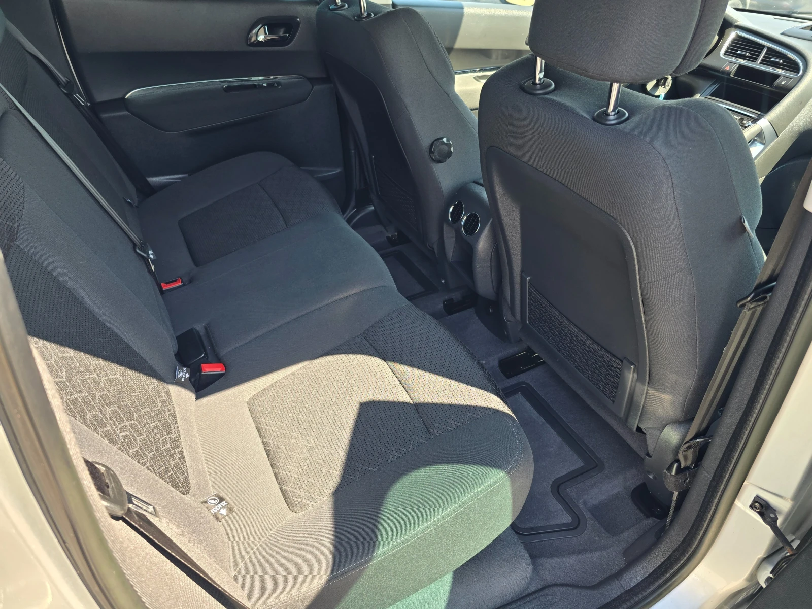 Peugeot 3008 1.6HDI-115K.C.-AVTOMATIC-EURO5B, снимка 10 - Автомобили и джипове - 55441411