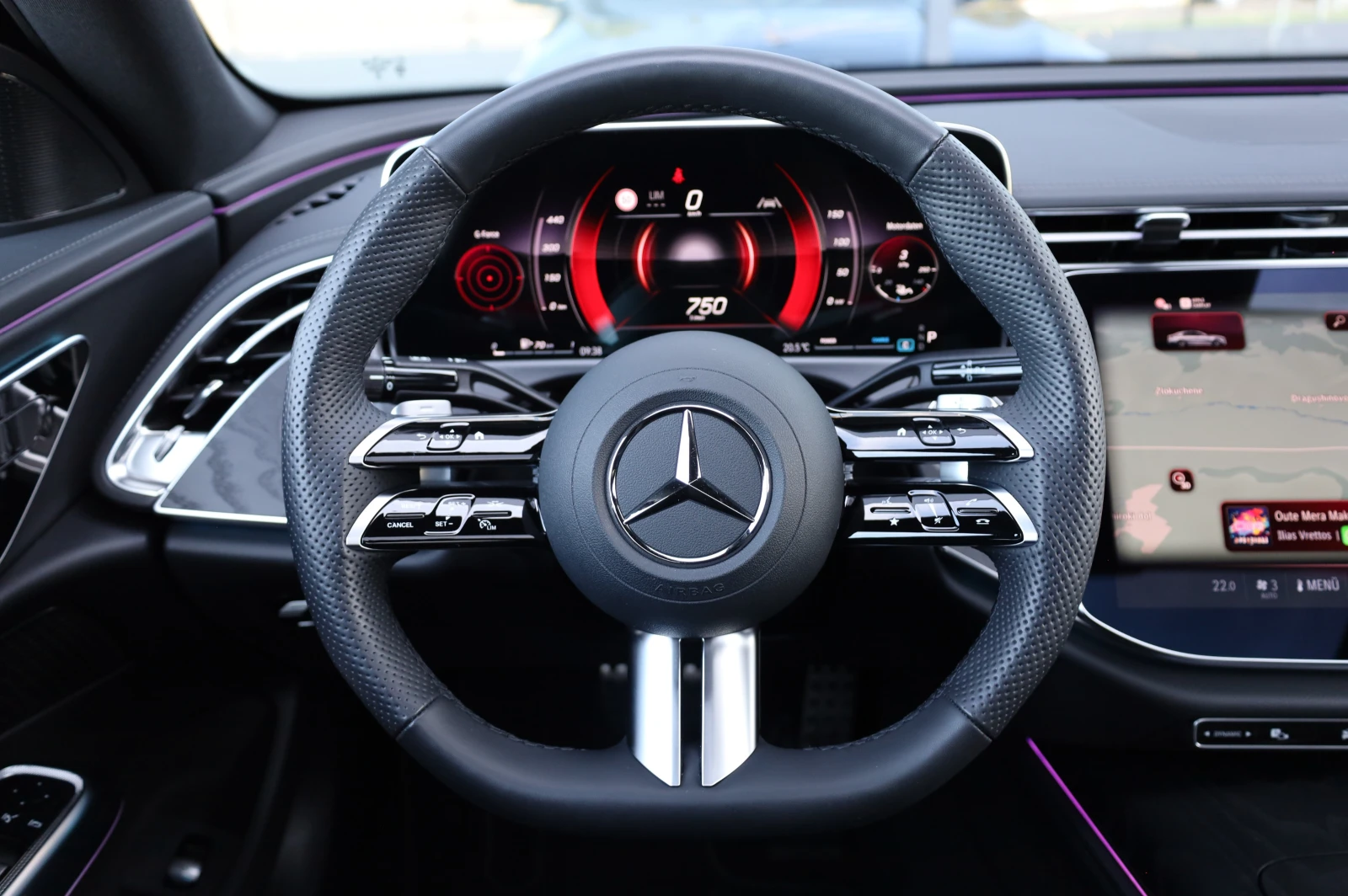 Mercedes-Benz E 220 NEW MODEL* AMG LINE* PANO* , снимка 11 - Автомобили и джипове - 55741465