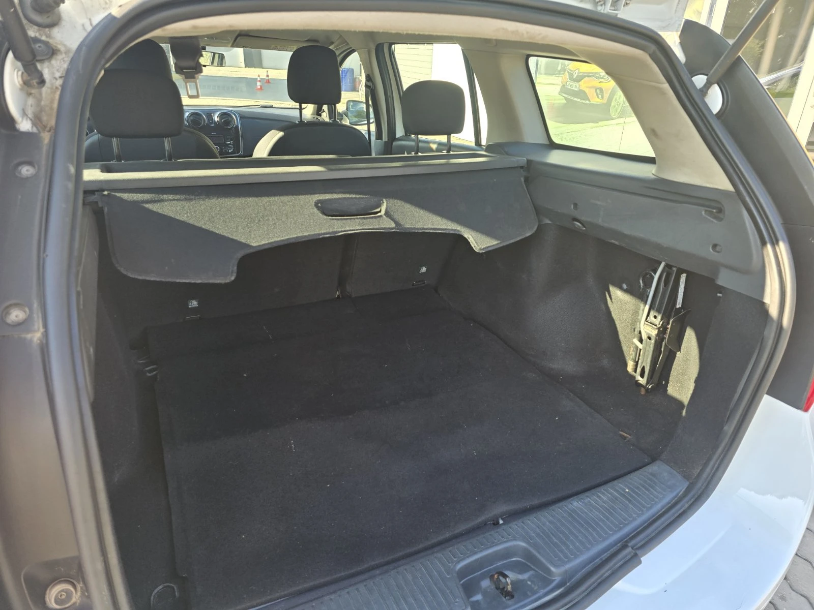 Dacia Logan 1.5 DCI, снимка 12 - Автомобили и джипове - 55852719