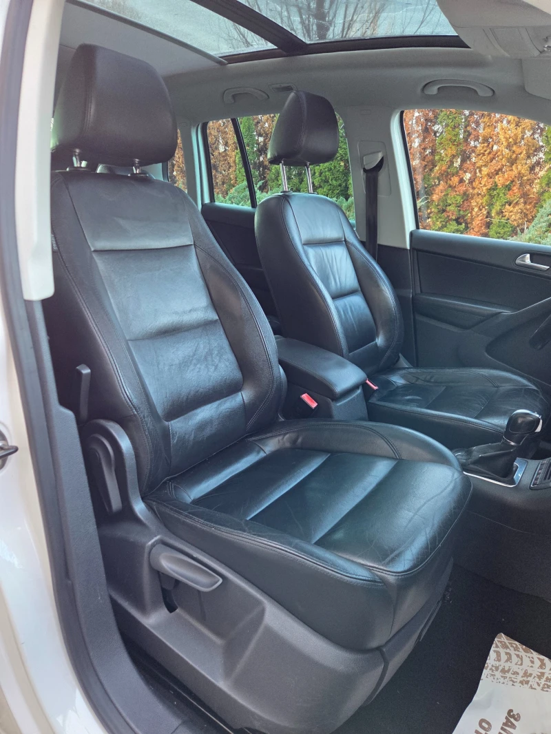 VW Tiguan 2.0TDI Панорама* Кожа* КСЕНОН* FULL , снимка 16 - Автомобили и джипове - 52798747
