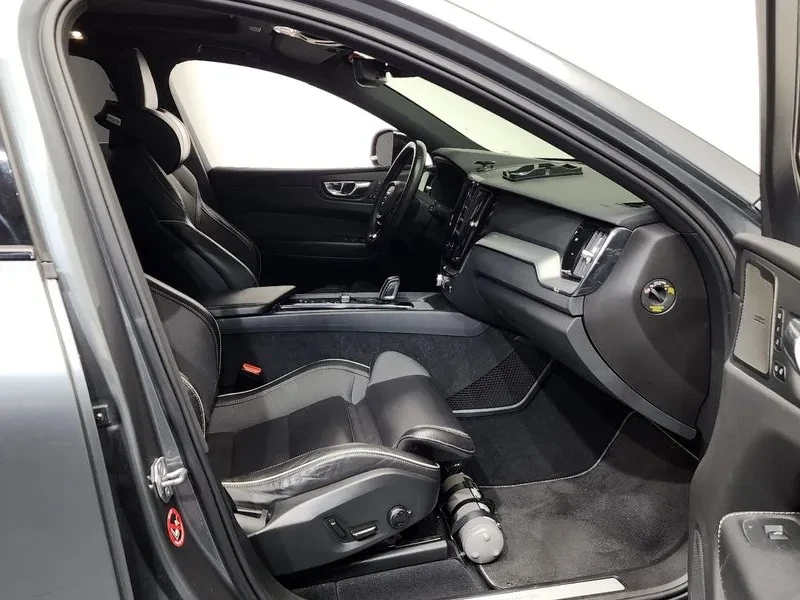 Volvo XC60 T8 R-DESIGN, снимка 11 - Автомобили и джипове - 55176683