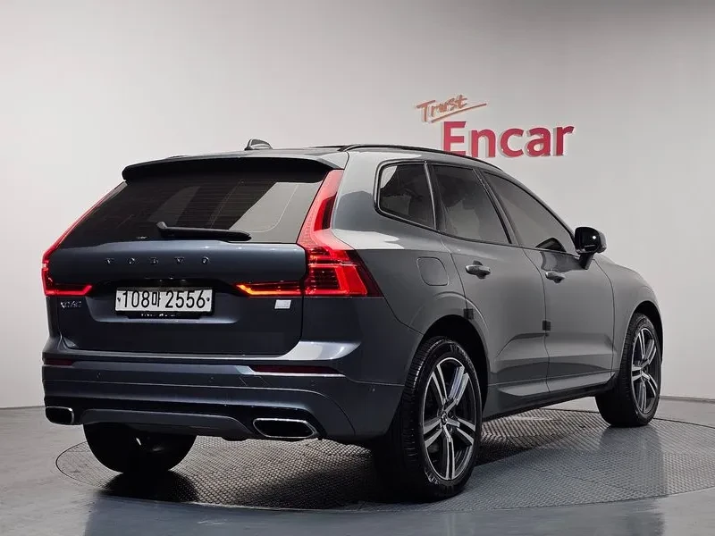 Volvo XC60 T8 R-DESIGN, снимка 2 - Автомобили и джипове - 55176683
