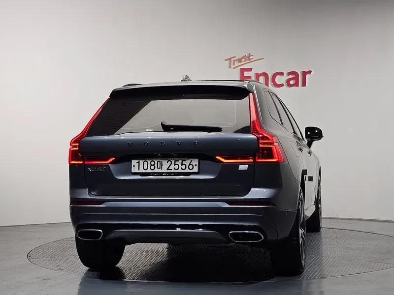 Volvo XC60 T8 R-DESIGN, снимка 4 - Автомобили и джипове - 55176683