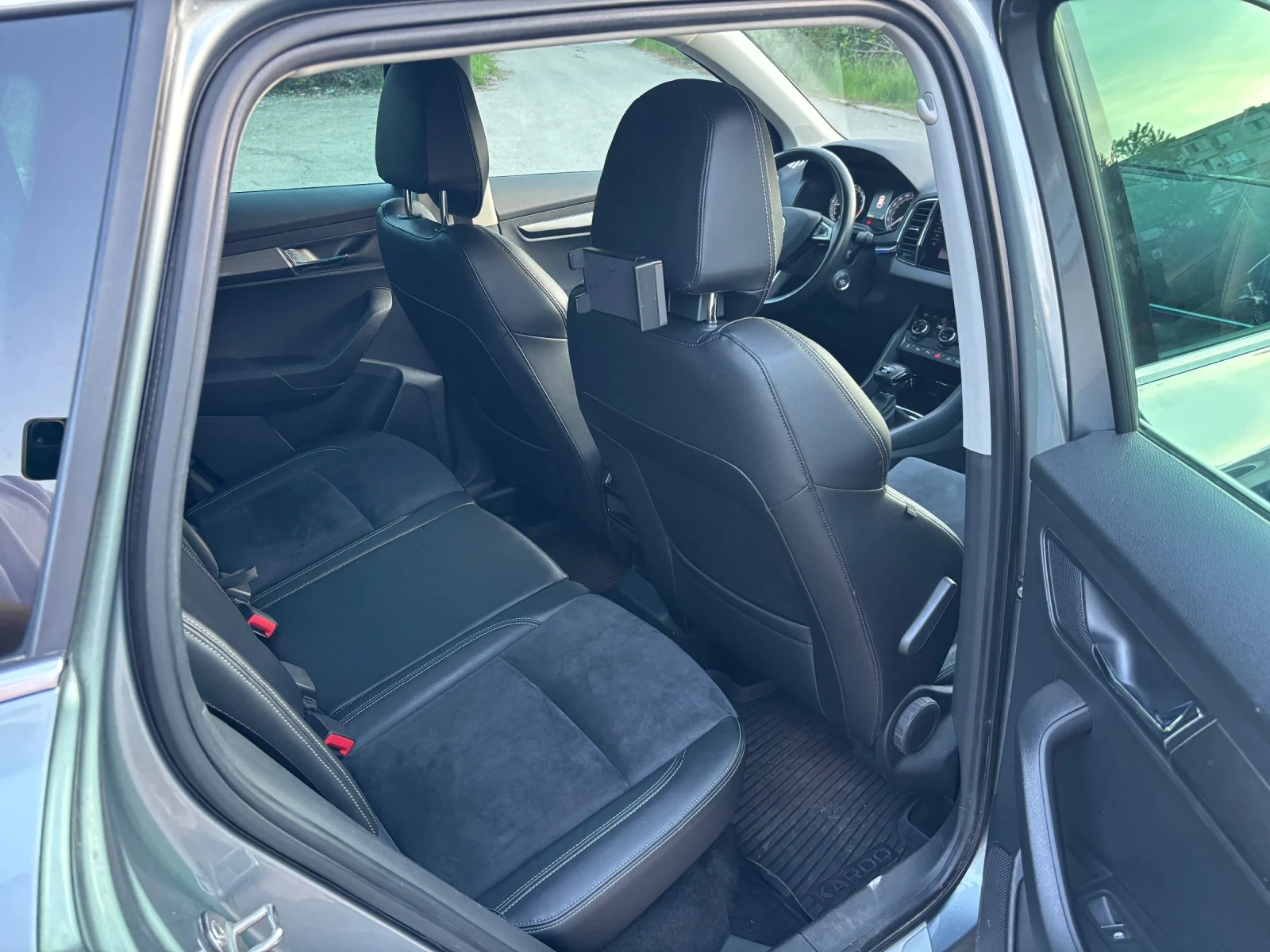 Skoda Karoq 2.0-TDI Style 4x4/Keyless/LED/ОБСЛУЖЕНА!, снимка 14 - Автомобили и джипове - 52877469