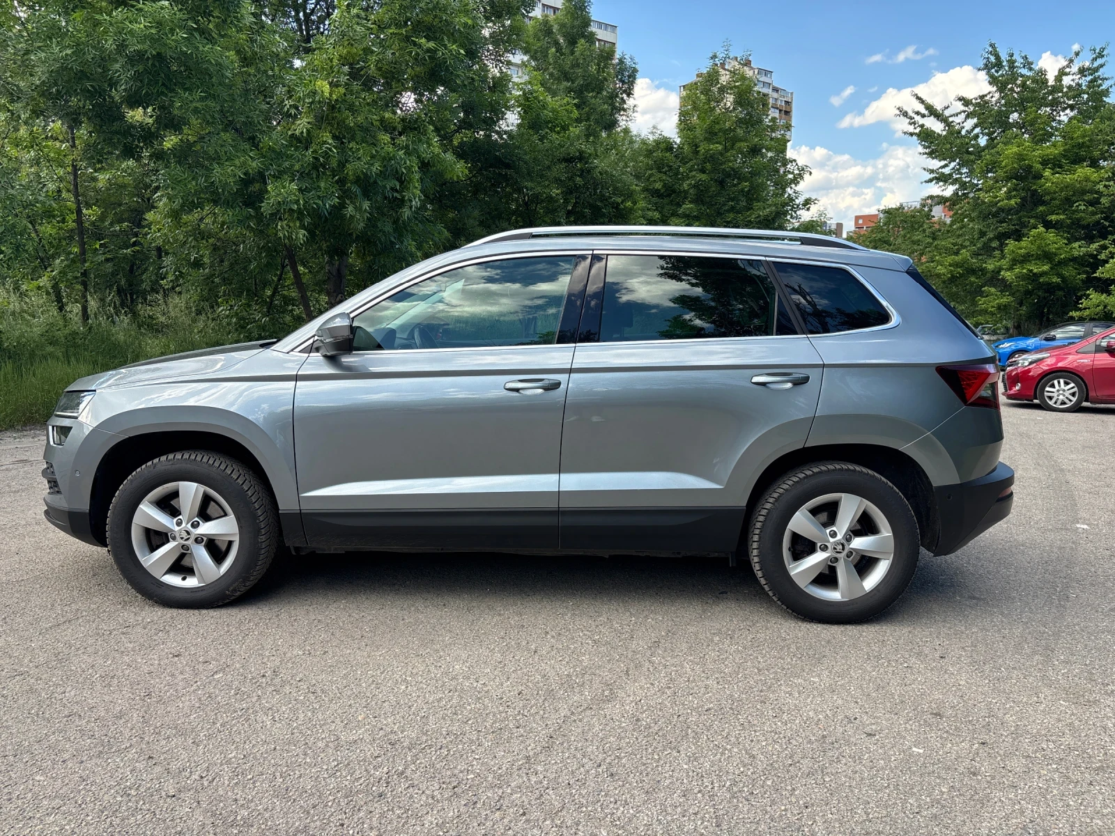 Skoda Karoq 2.0-TDI Style 4x4/Keyless/LED/ОБСЛУЖЕНА!, снимка 8 - Автомобили и джипове - 52877469