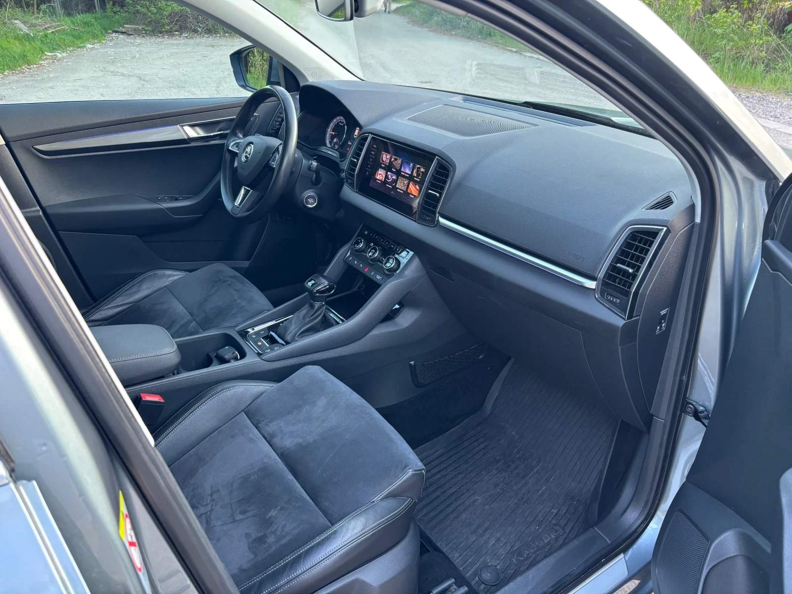 Skoda Karoq 2.0-TDI Style 4x4/Keyless/LED/ОБСЛУЖЕНА!, снимка 15 - Автомобили и джипове - 52877469