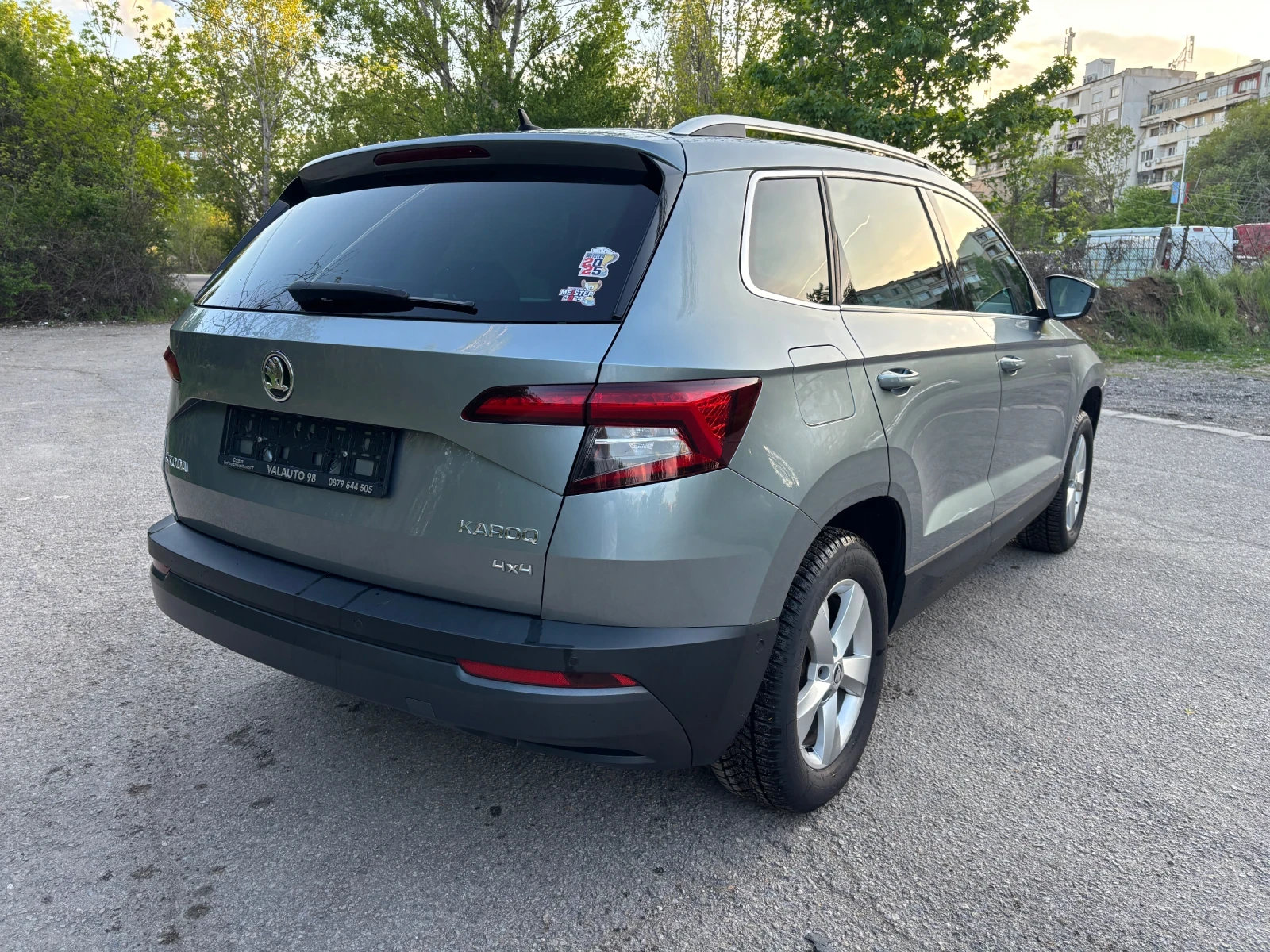 Skoda Karoq 2.0-TDI Style 4x4/Keyless/LED/ОБСЛУЖЕНА!, снимка 5 - Автомобили и джипове - 52877469