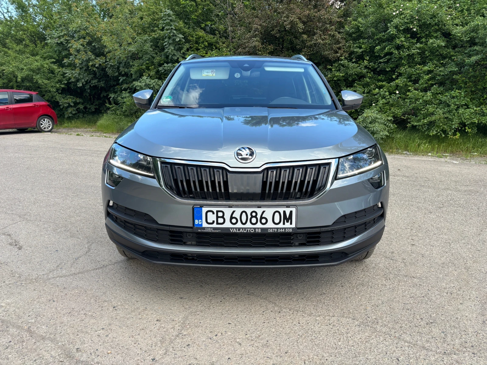 Skoda Karoq 2.0-TDI Style 4x4/Keyless/LED/ОБСЛУЖЕНА!, снимка 2 - Автомобили и джипове - 52877469