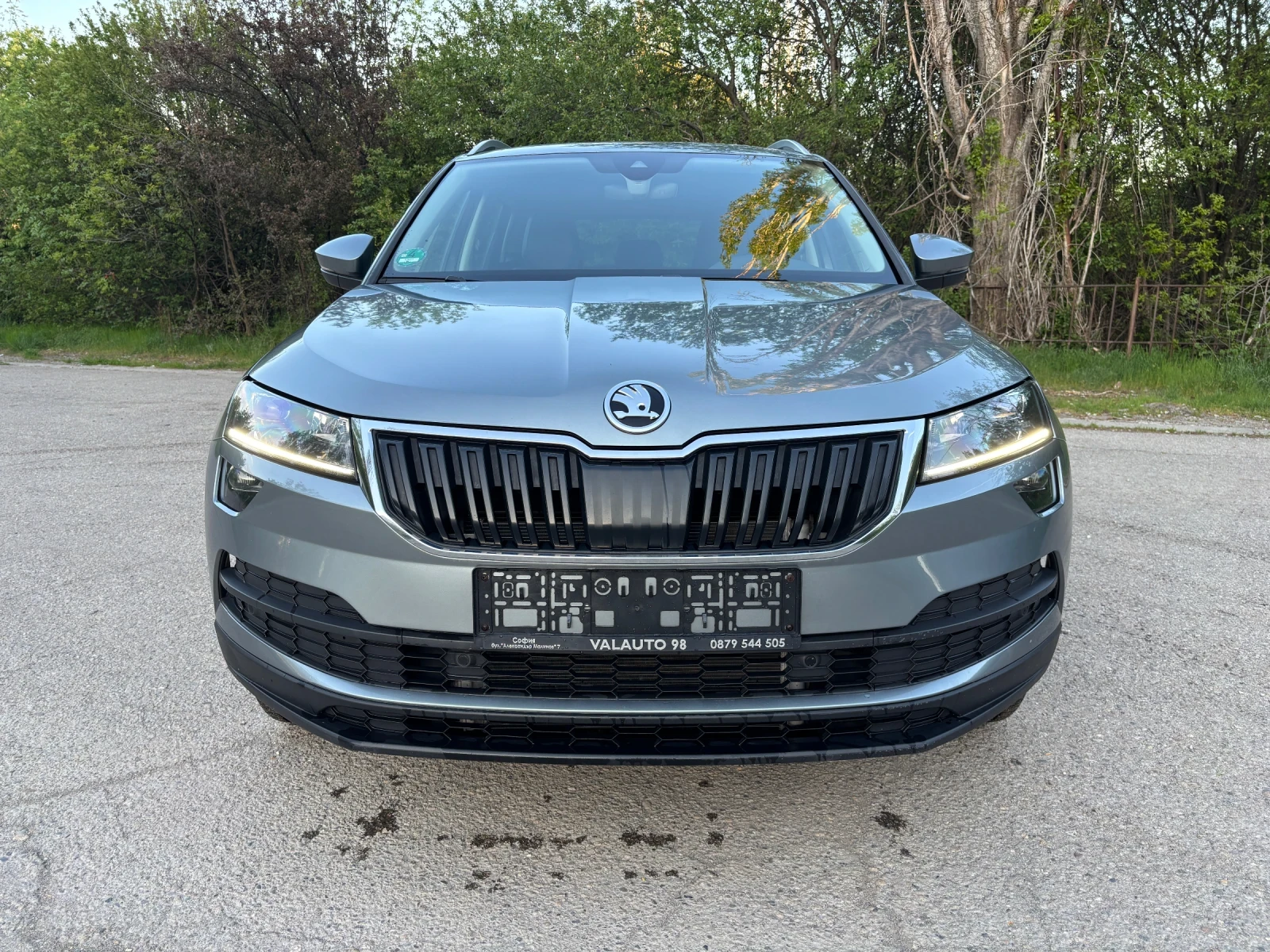 Skoda Karoq 2.0-TDI Style 4x4/Keyless/LED/ОБСЛУЖЕНА!, снимка 2 - Автомобили и джипове - 52877469