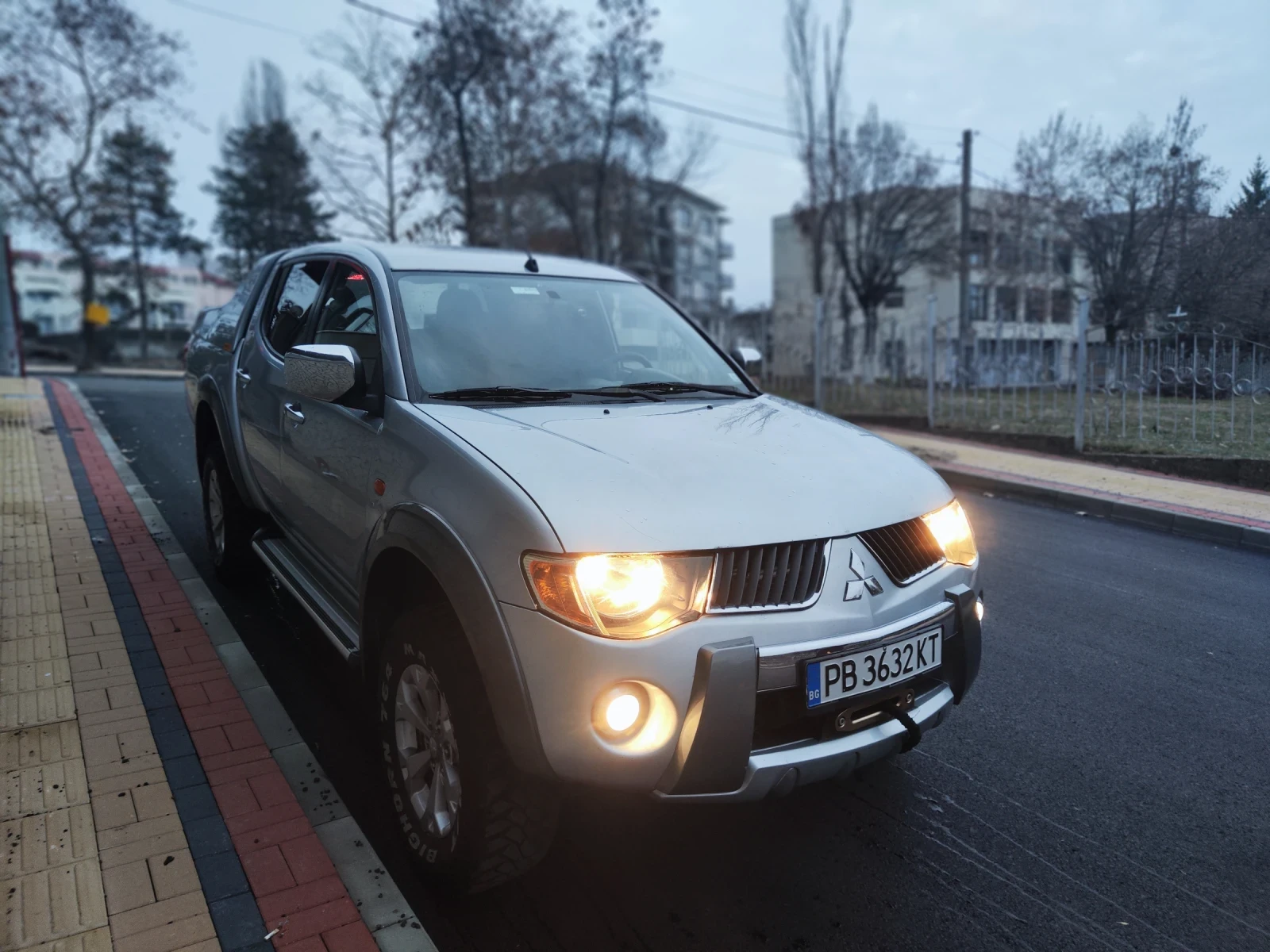 Mitsubishi L200, снимка 16 - Автомобили и джипове - 54496578