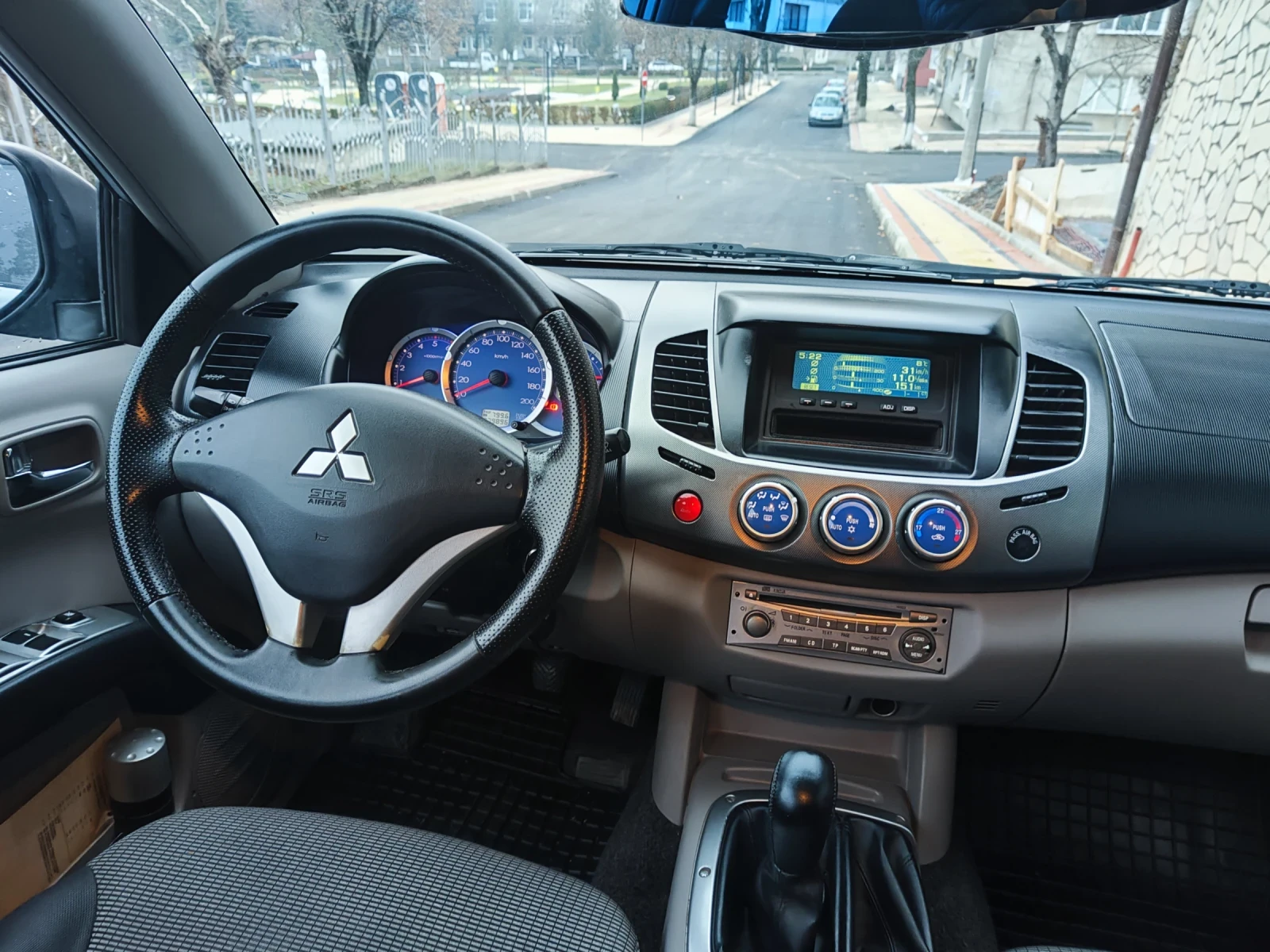 Mitsubishi L200, снимка 8 - Автомобили и джипове - 54496578
