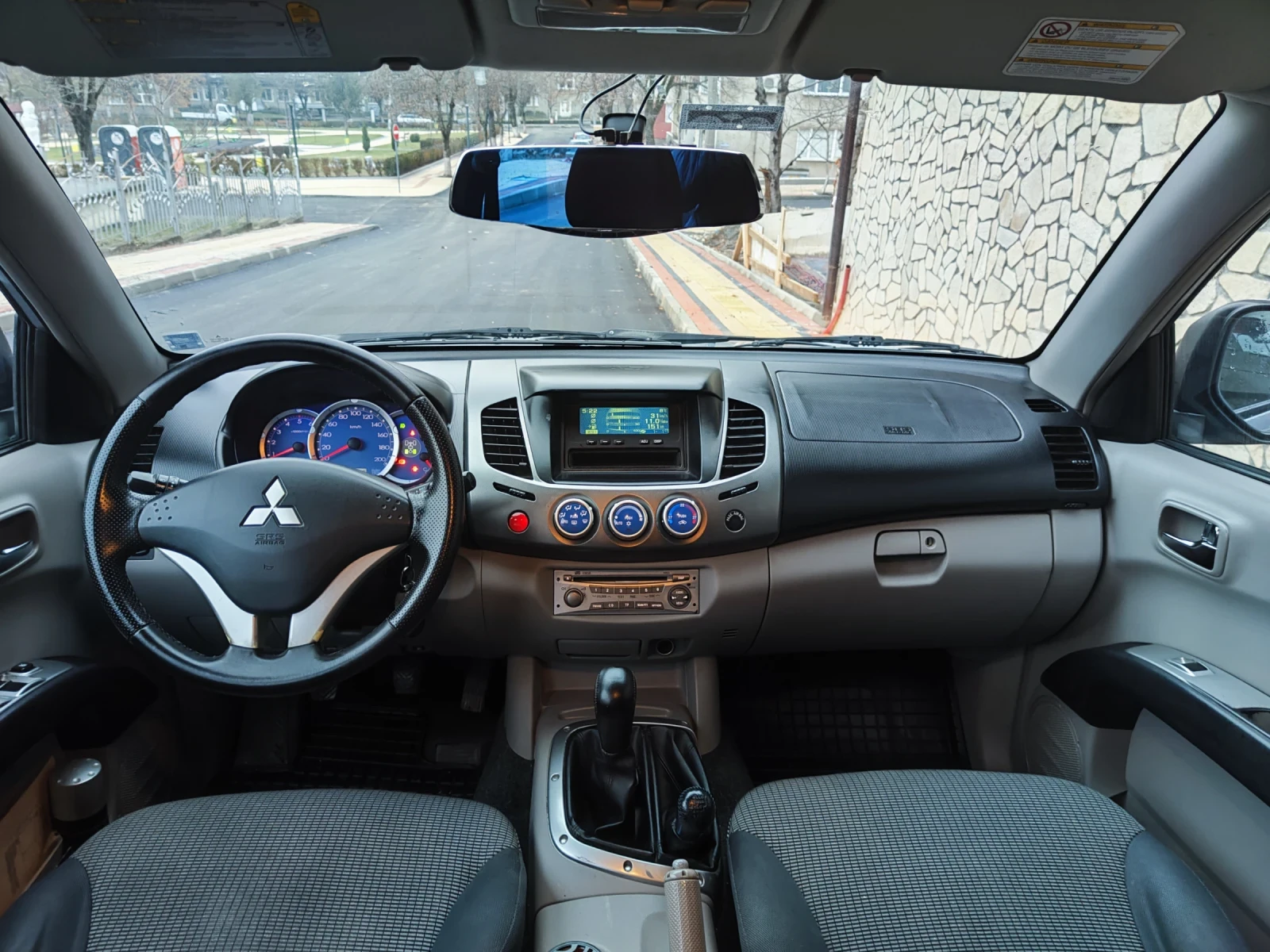Mitsubishi L200, снимка 9 - Автомобили и джипове - 54496578