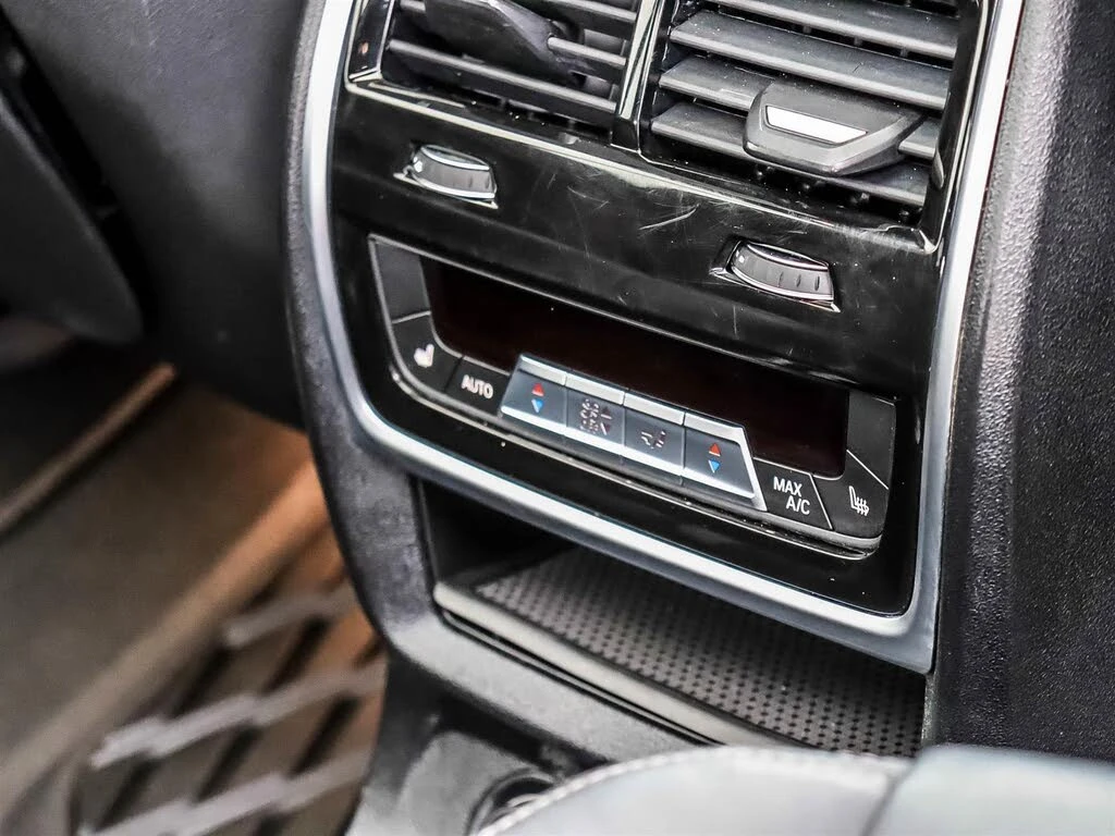 BMW X7 40i* M-SPORT* HEAD-UP* HARMAN* ПАНО* 360 КАМЕРИ, снимка 15 - Автомобили и джипове - 54713915