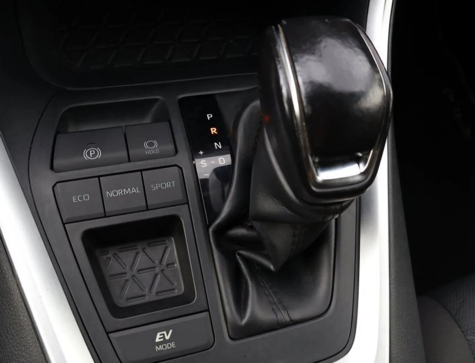 Toyota Rav4 2.5 Hybrid , снимка 14 - Автомобили и джипове - 55349345