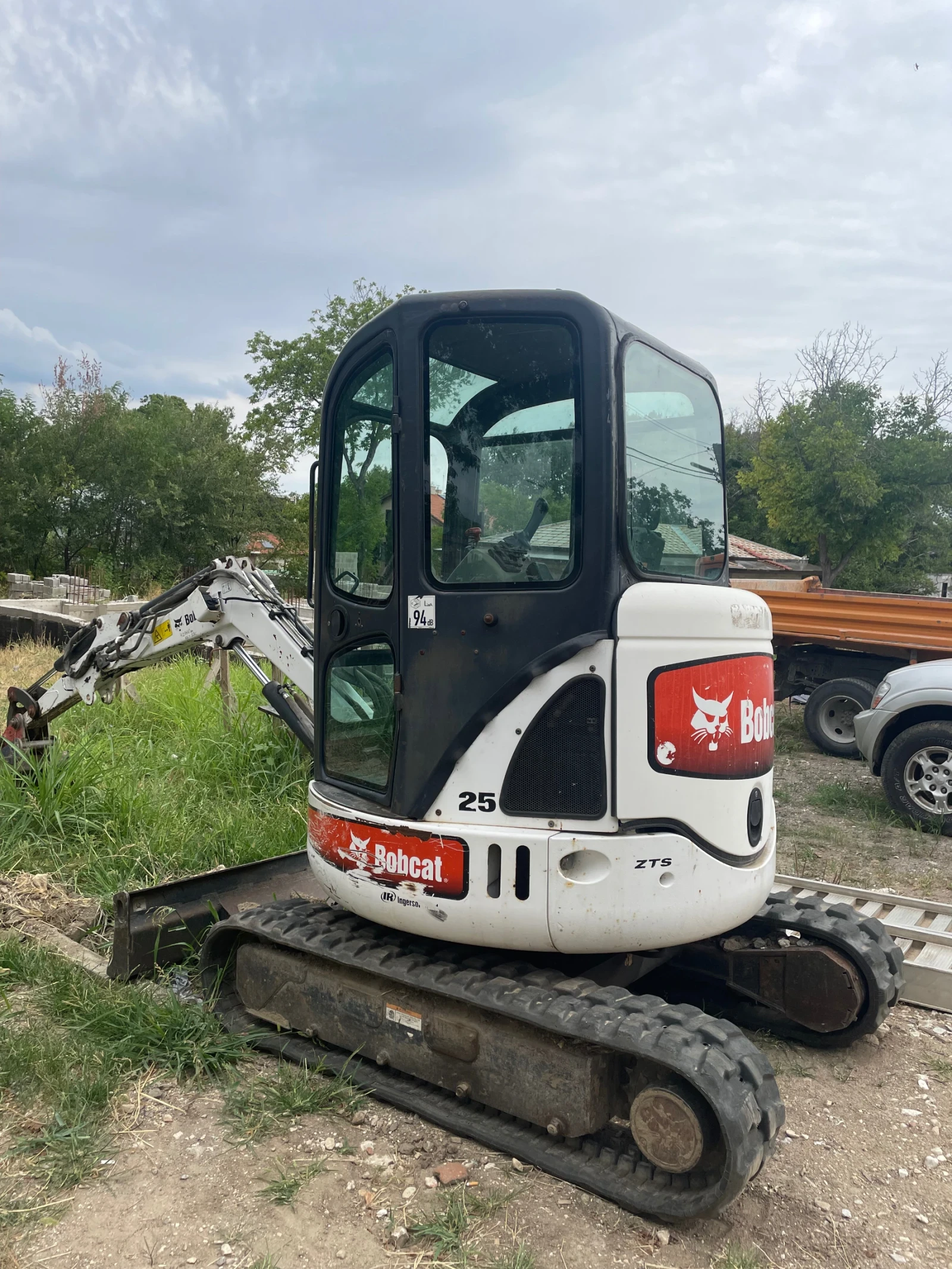 Багер Bobcat 425