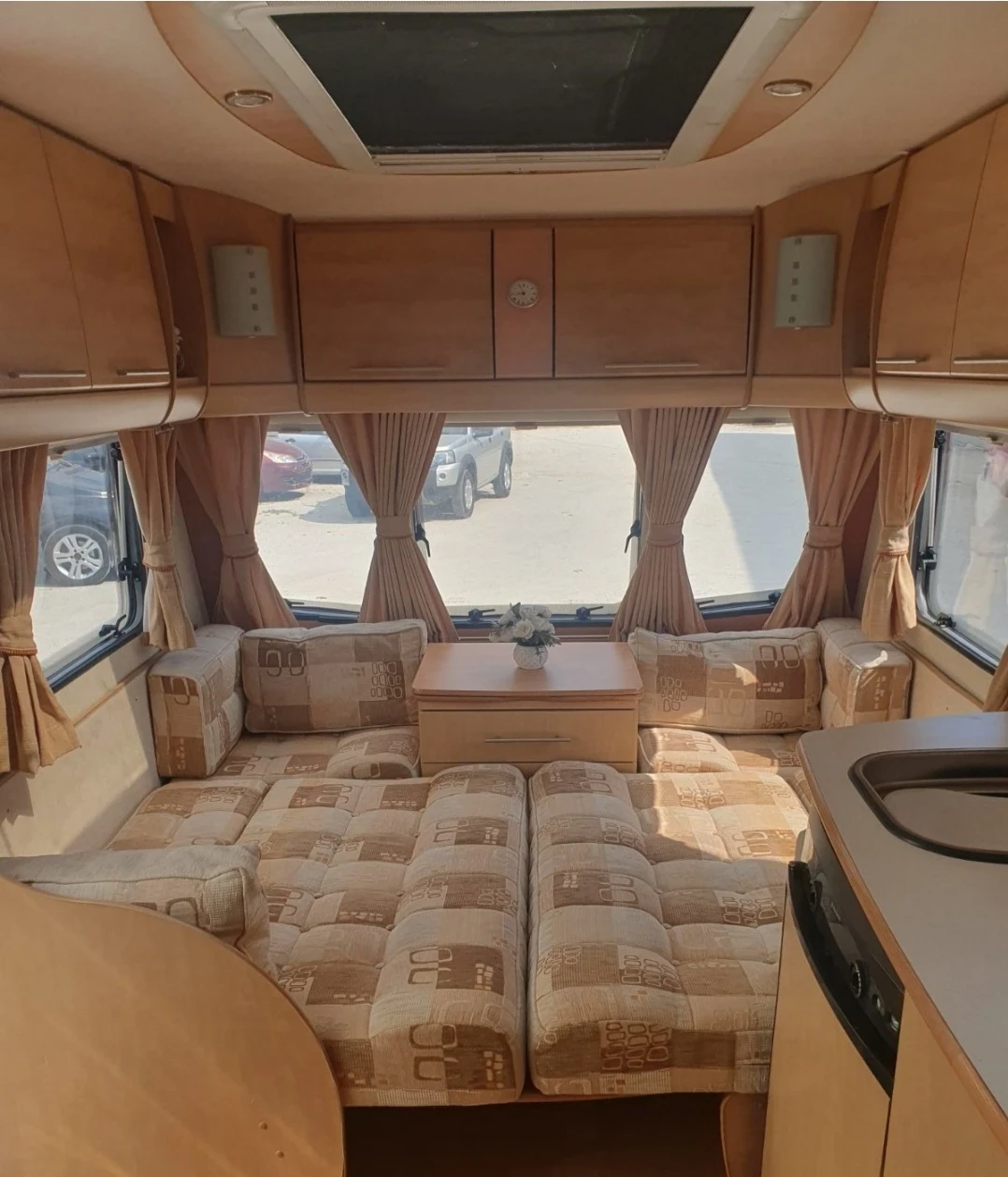 Каравана Други Bailey Pageant 6 Burgundy, снимка 5 - Каравани и кемпери - 55546986