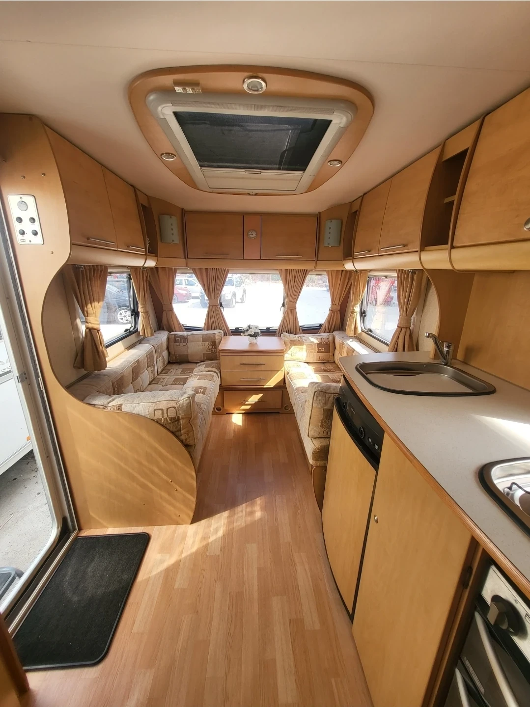 Каравана Други Bailey Pageant 6 Burgundy, снимка 4 - Каравани и кемпери - 55546986