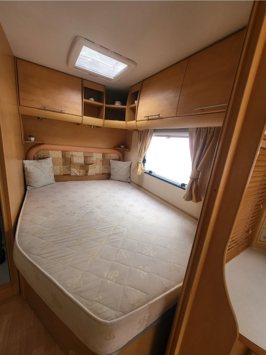 Каравана Други Bailey Pageant 6 Burgundy, снимка 13 - Каравани и кемпери - 55546986