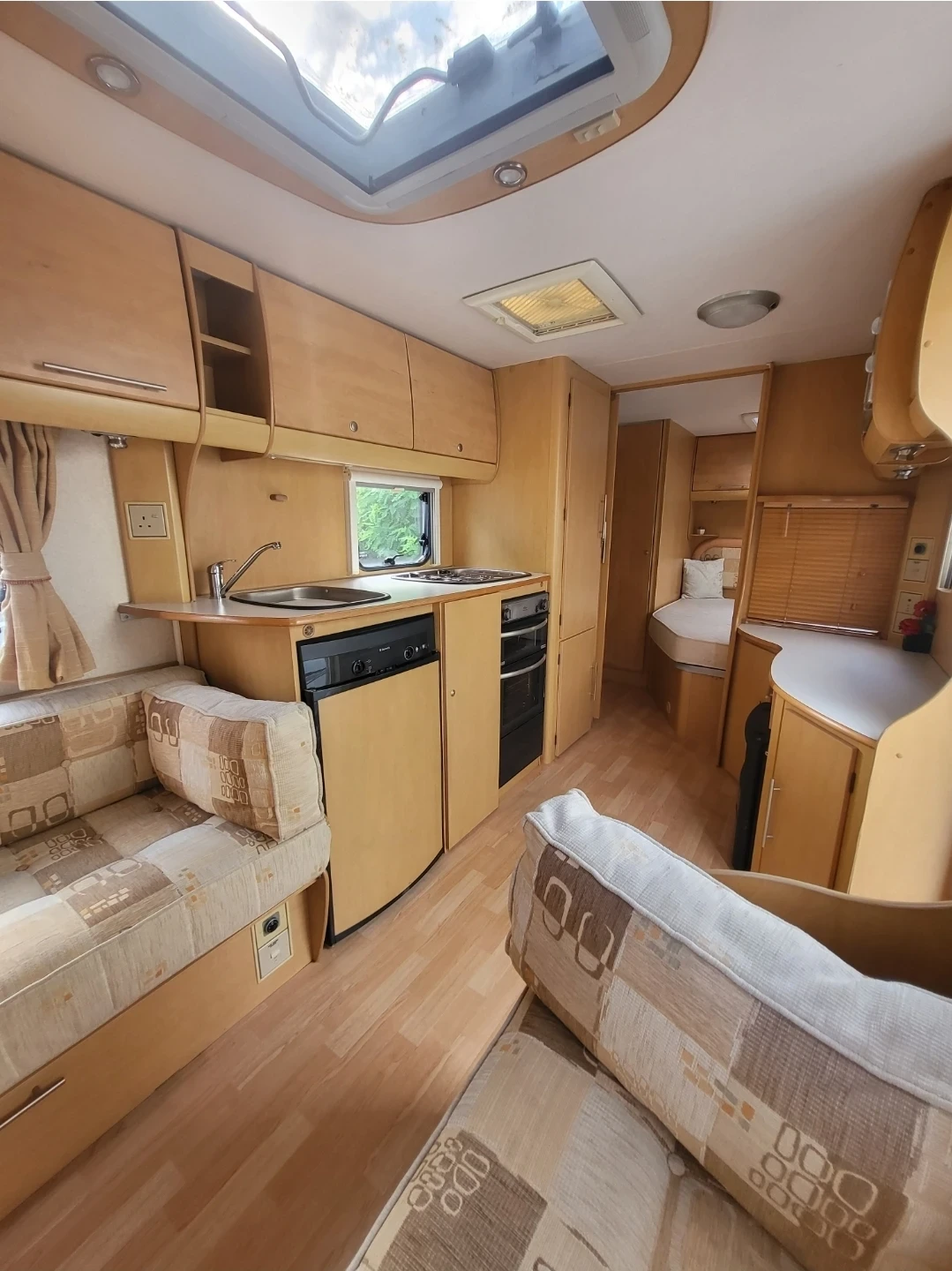 Каравана Други Bailey Pageant 6 Burgundy, снимка 10 - Каравани и кемпери - 55546986