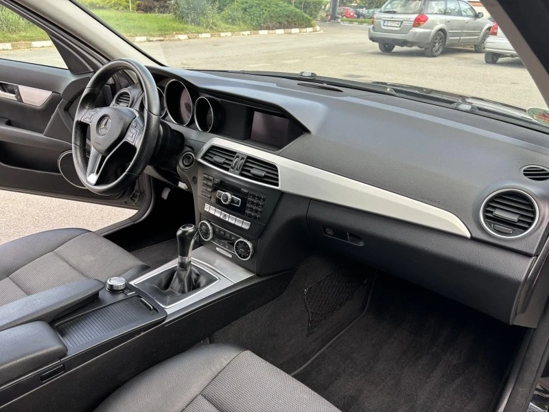 Mercedes-Benz C 220, снимка 10 - Автомобили и джипове - 47186435