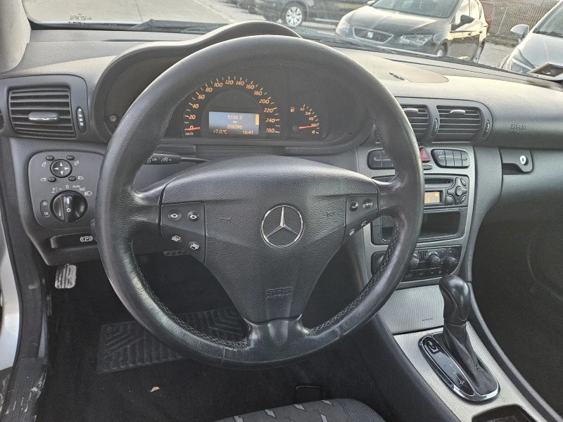 Mercedes-Benz C 200 Бензин Автомат, снимка 13 - Автомобили и джипове - 48071310