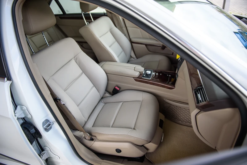 Mercedes-Benz E 350 4Matic V6, снимка 16 - Автомобили и джипове - 52536122
