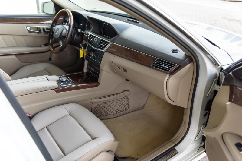 Mercedes-Benz E 350 4Matic V6, снимка 8 - Автомобили и джипове - 52536122