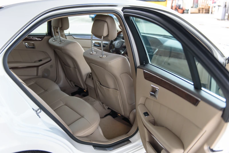 Mercedes-Benz E 350 4Matic V6, снимка 9 - Автомобили и джипове - 52536122
