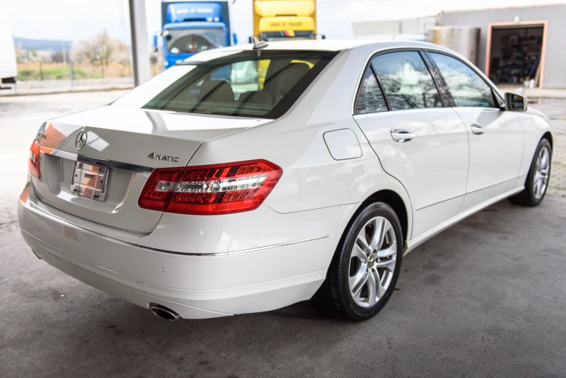 Mercedes-Benz E 350 4Matic V6, снимка 6 - Автомобили и джипове - 52536122