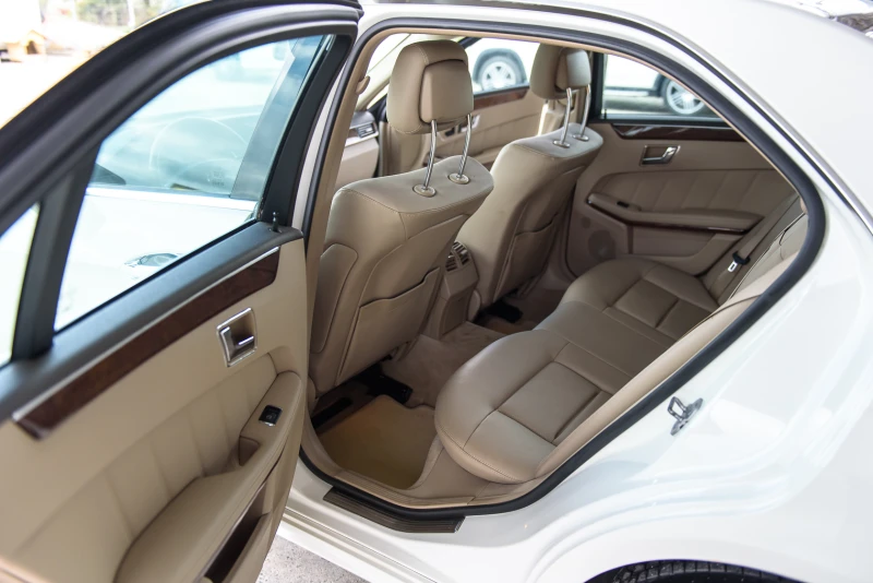 Mercedes-Benz E 350 4Matic V6, снимка 10 - Автомобили и джипове - 52536122