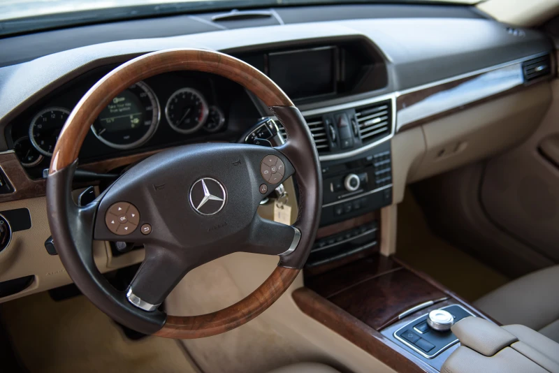 Mercedes-Benz E 350 4Matic V6, снимка 12 - Автомобили и джипове - 52536122