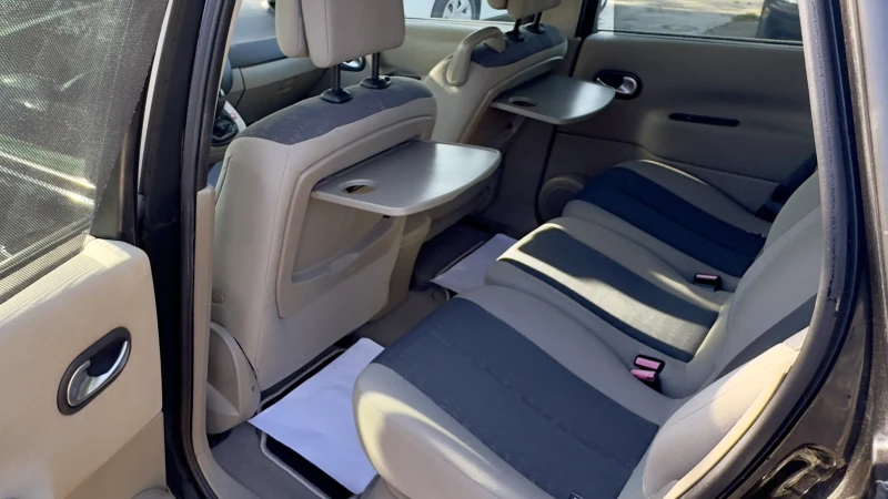 Renault Scenic 1.6i-16v, снимка 10 - Автомобили и джипове - 49978066