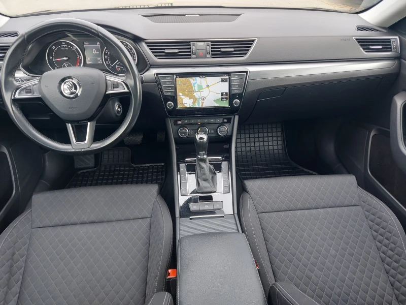 Skoda Superb 2.0 TDI* 190 к.с.* ПАНОРАМА* FULL EXTRI БЕЗ КОЖА, снимка 9 - Автомобили и джипове - 52146697