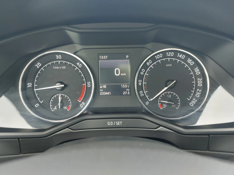 Skoda Superb 2.0 TDI* 190 к.с.* ПАНОРАМА* FULL EXTRI БЕЗ КОЖА, снимка 12 - Автомобили и джипове - 52146697