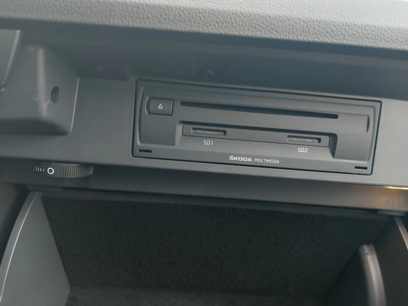 Skoda Superb 2.0 TDI* 190 к.с.* ПАНОРАМА* FULL EXTRI БЕЗ КОЖА, снимка 15 - Автомобили и джипове - 52146697