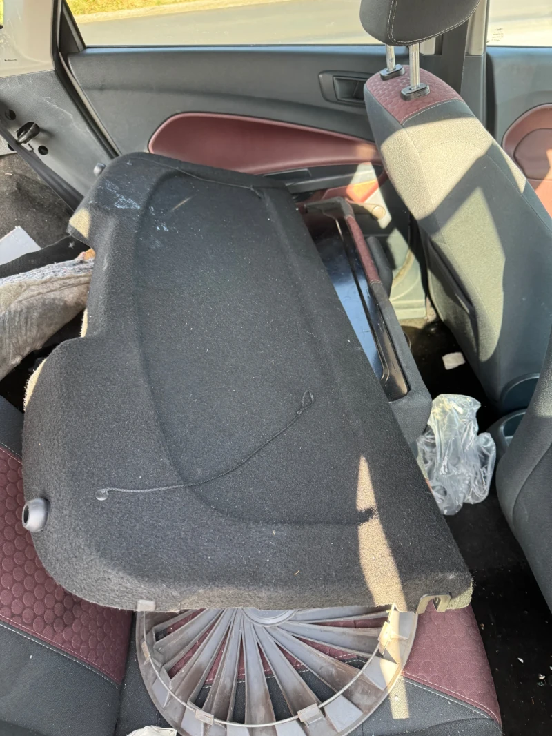 Ford Fiesta 1.6tdci75/90hp, снимка 6 - Автомобили и джипове - 52189214