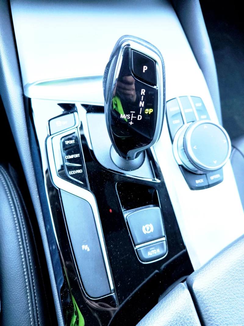 BMW 530 XDrive, снимка 8 - Автомобили и джипове - 53121341