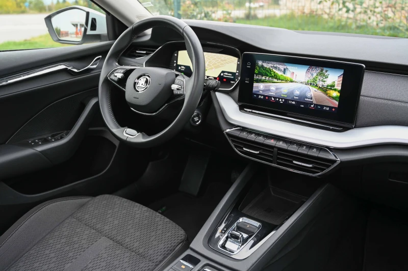 Skoda Octavia 2.0TDI* FirstEdition* КАМЕРА* Панорама* Keyless, снимка 6 - Автомобили и джипове - 53561343